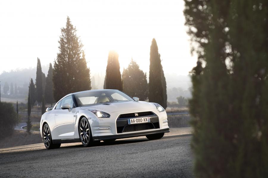  Nissan GT-R 2011 года  (фото 40 из 87)